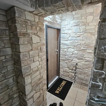 Anesis * Λεπτοκαρυά